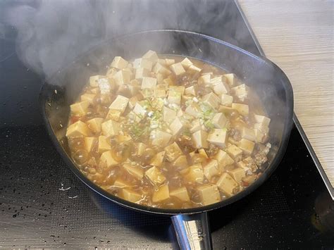  Le Tofu Rou Jia Mo: Un Délice Savoureux au Goût Umami d'Aromates Intenses