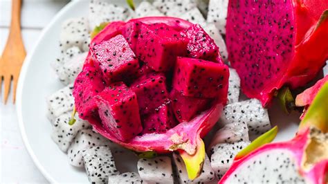 What Color is Dragon Fruit Inside: A Kaleidoscope of Culinary Curiosity